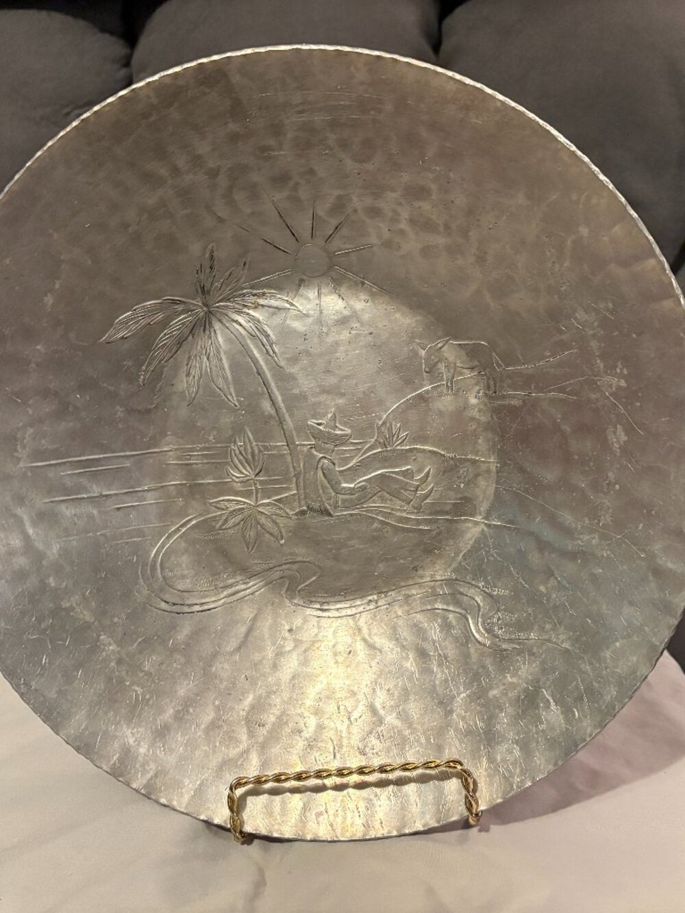 VTG 1950's Everlast Hammered Aluminum Tray-Etched Siesta Pattern-11" Dia-3" Deep